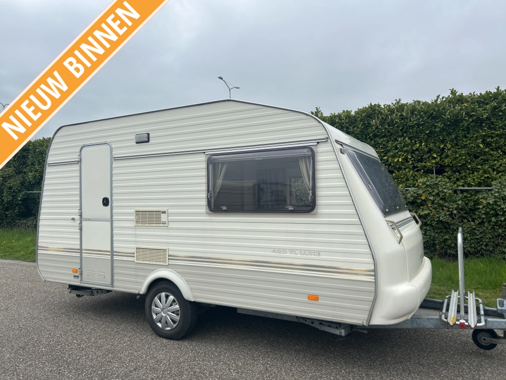 Avento Premier 420 TLH CASSETTE TOILET, VOORTENT