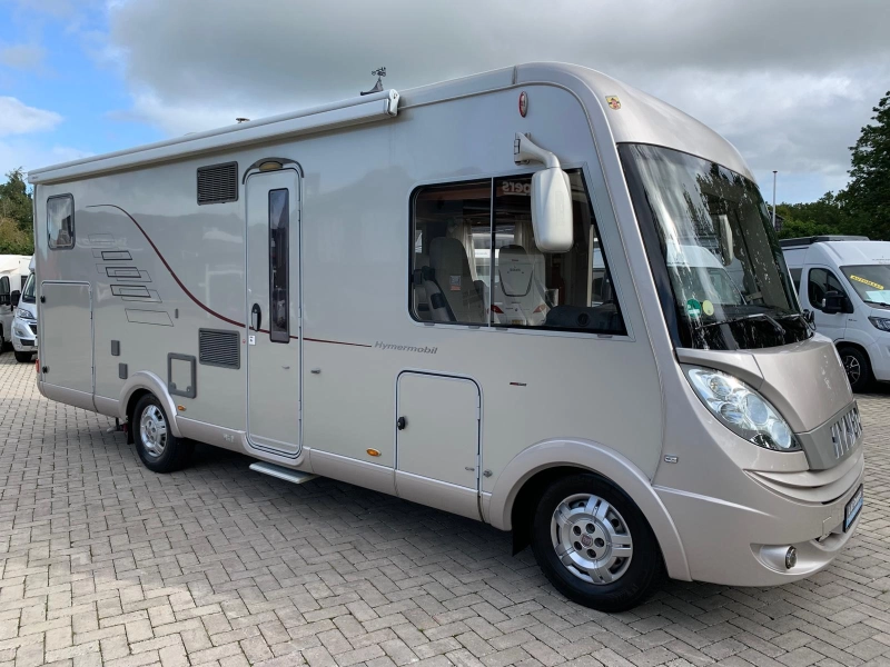 Hymer B678 Enkele bedden Hefbed