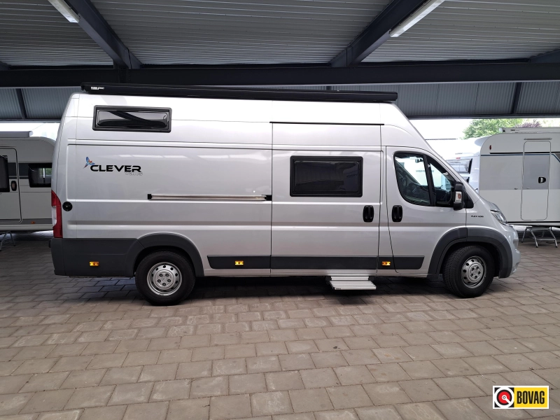 Clever Van  enkele bedden en hefbed
