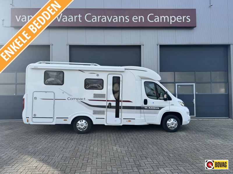 Adria Compact 600 SL ENKELE BEDDEN