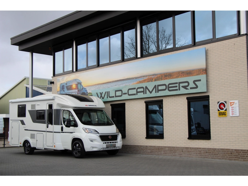Adria Coral 600 SC Queensbed - Compact