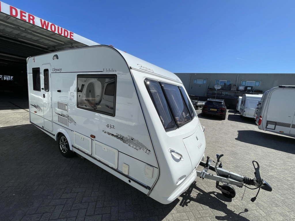 Elddis Odyssey 432 Aparte bedden xxl badkam.