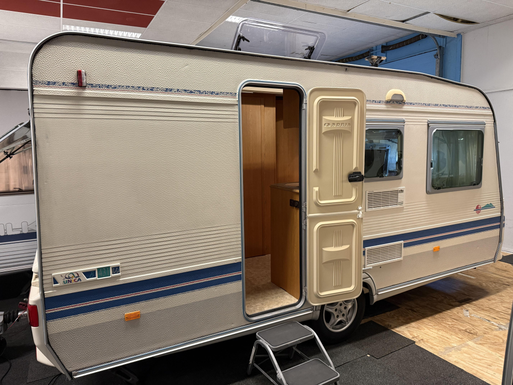 Adria Unica B 431 DD 2 ZITJES 4 PERS NW TENT