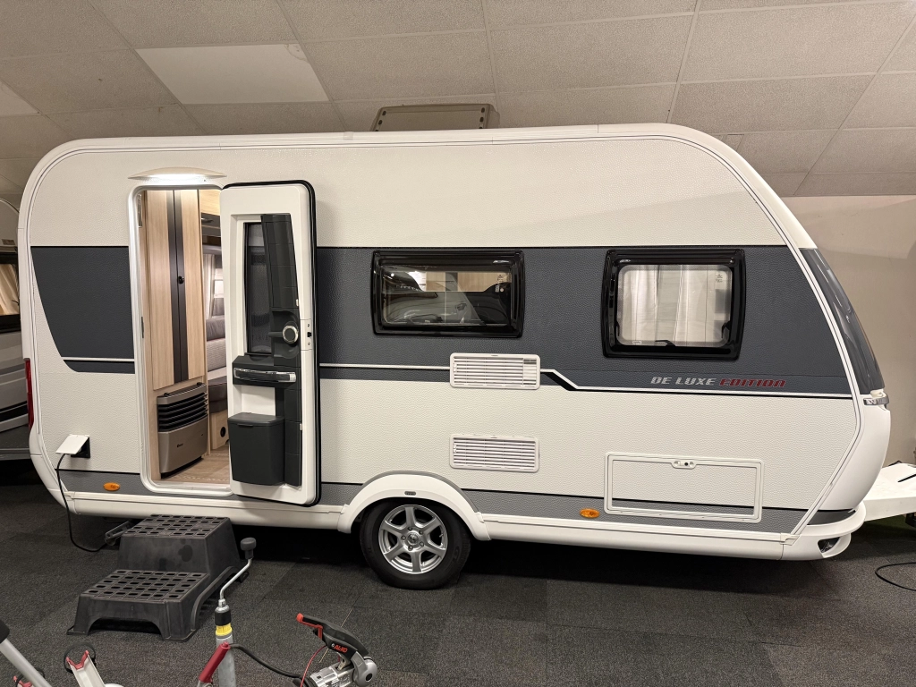 Hobby De Luxe Edition 440 SF VASTBED TREINZIT TOPSTAAT