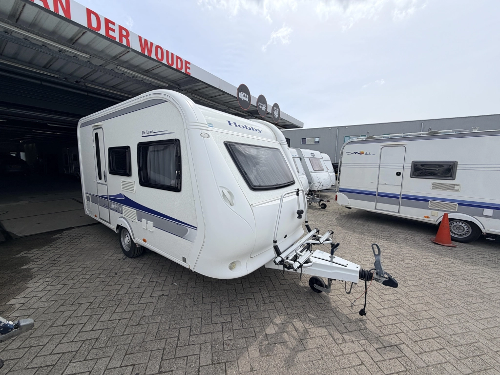 Hobby De Luxe 400 SF Mover, Zitje Dwarsbed