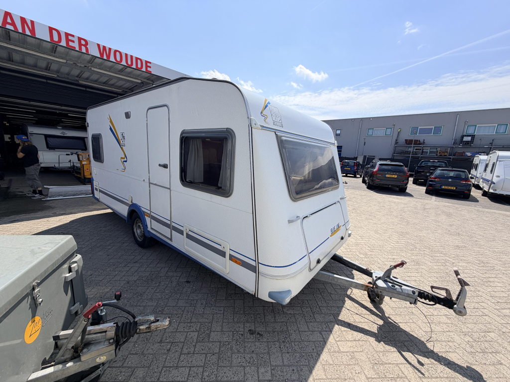Knaus Blue Line 450 Fransbed rondzit douche
