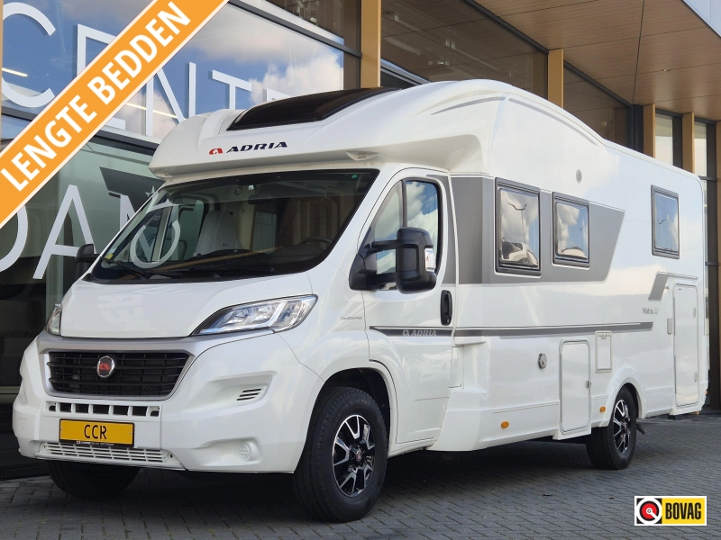 Adria Matrix Plus 670 DL face to face