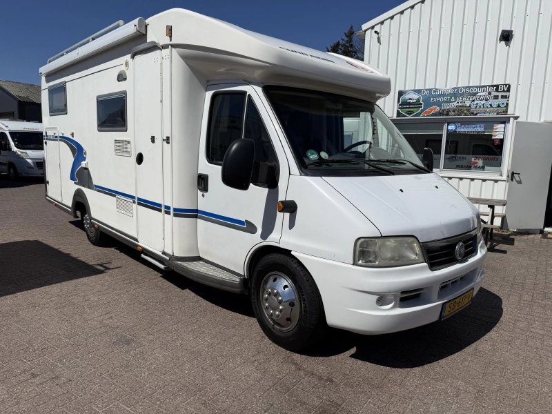 Eura Mobil Activa  , 2 enkele bedden