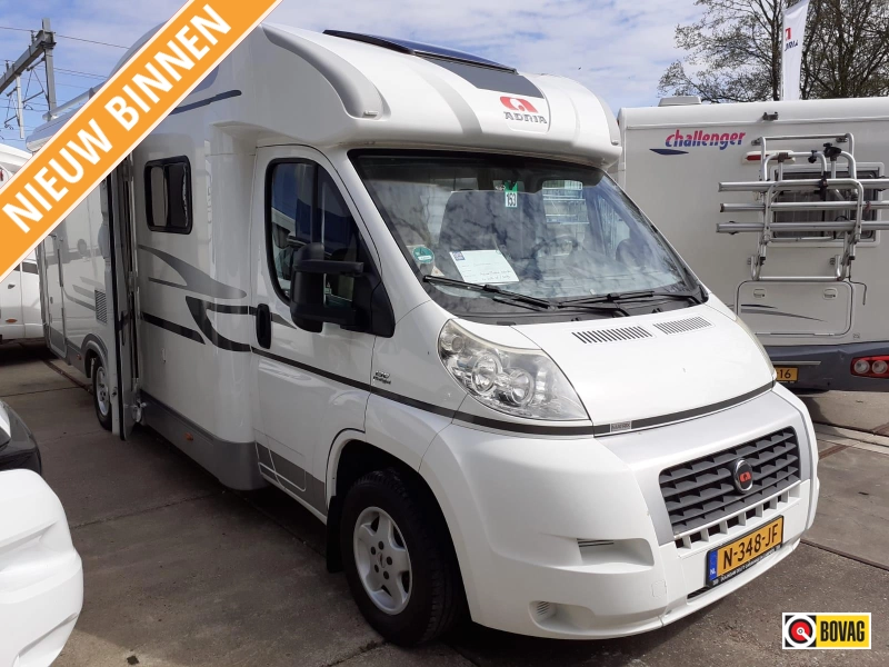 Adria Matrix 680 SL ENKELE BEDDEN+HEFBED