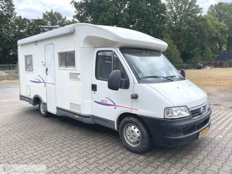 Challenger Mageo 102 Frans bed + 6 Zitplaatsen