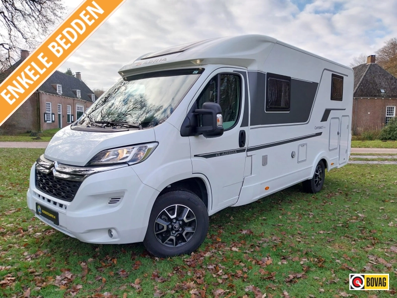Adria Compact Axess 670 SL , dubbele airco, trekhaak