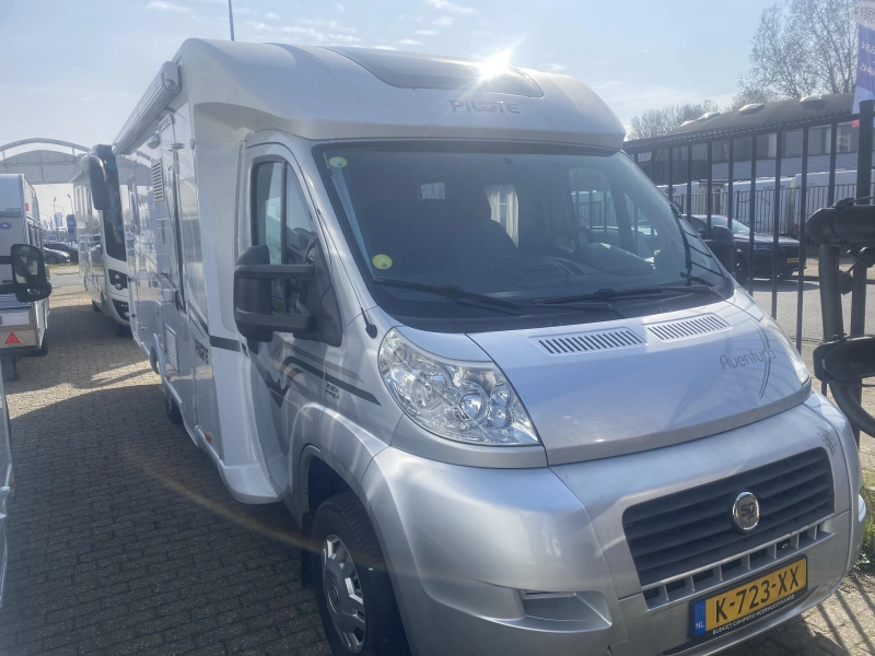 Pilote Aventura P 730 met queensbed EN LUXE