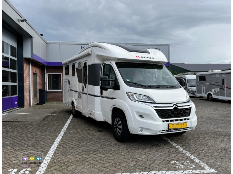 Adria Matrix M 670 SL Lengte-en Hefbed