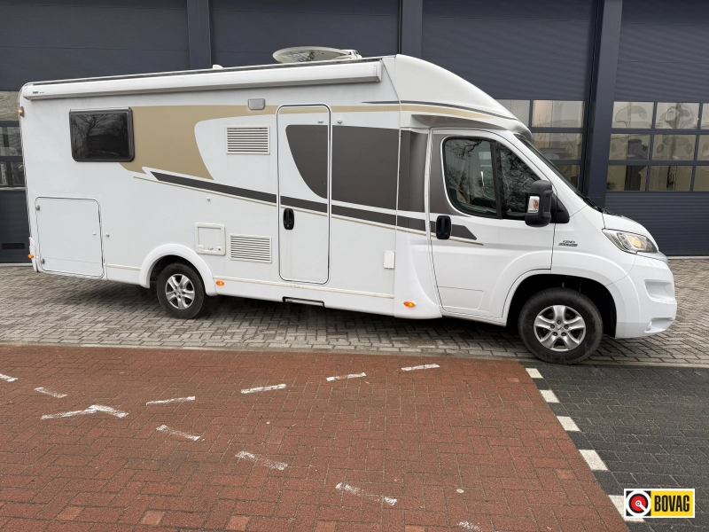 Carado T 449 Queensbed + Hefbed
