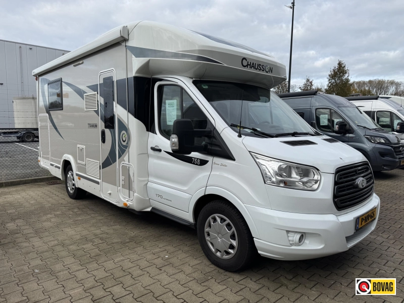 Chausson Titanium 758 AUTOMAAT/QUEENSBED/HEFBED