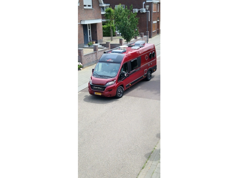 Malibu charming gt skyview Buscamper