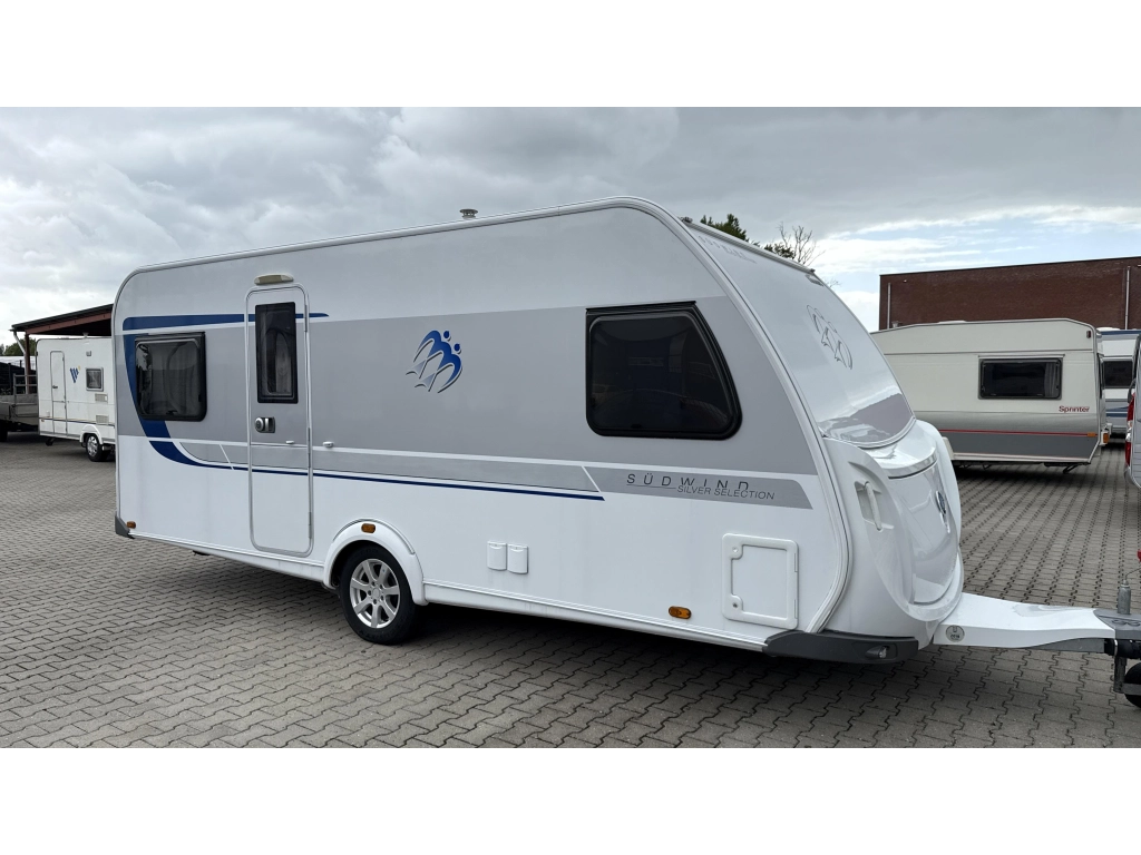 Knaus Sudwind Silver Selection 500 FU frans bed rondzit toilet