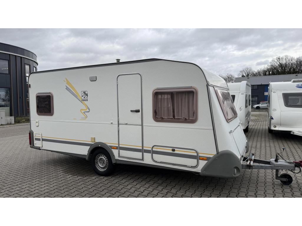 Knaus Sudwind 450 TF frans bed rondzit toilet