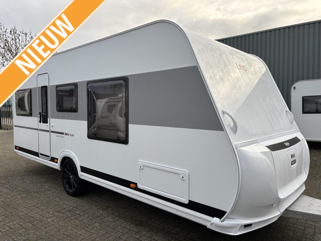 LMC Style Special 450 D met queensbed