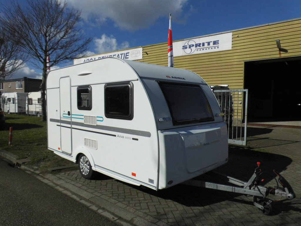 Adria Aviva 360 DD Mover, luifel!
