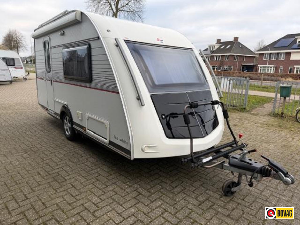 Kip Isa White 41 TCB Met mover en Luifel