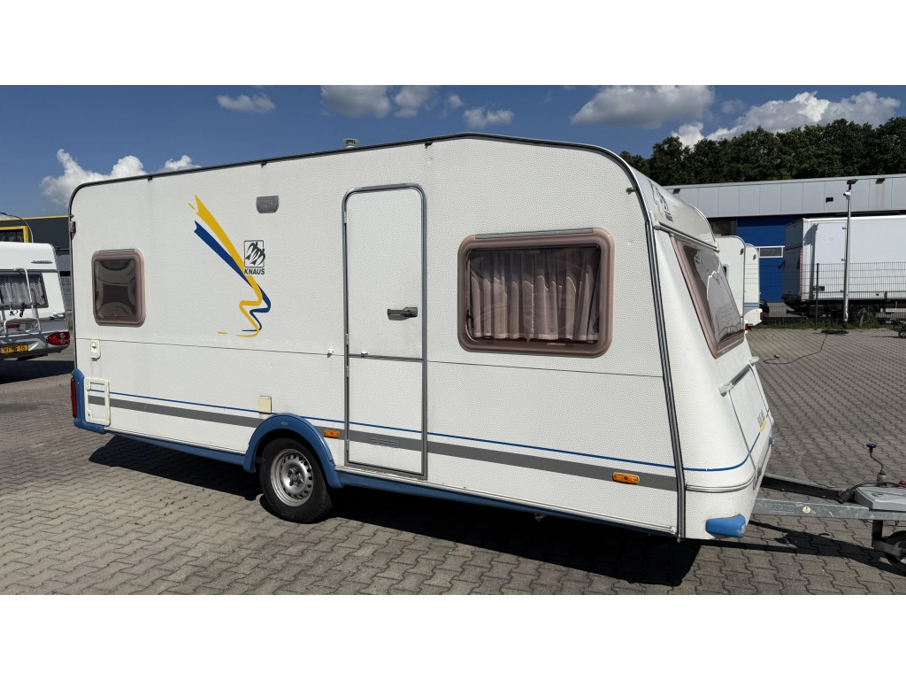 Knaus Blue Line 450 TF frans bed rondzit toilet