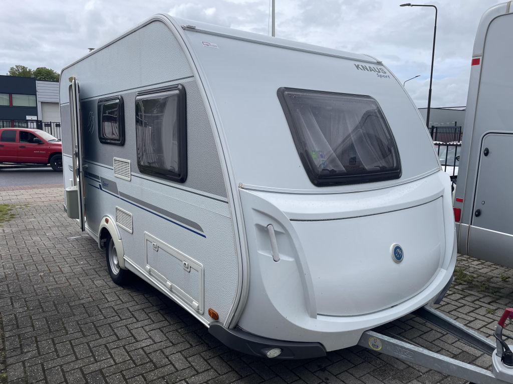Knaus Sport 420 DQ met Mover