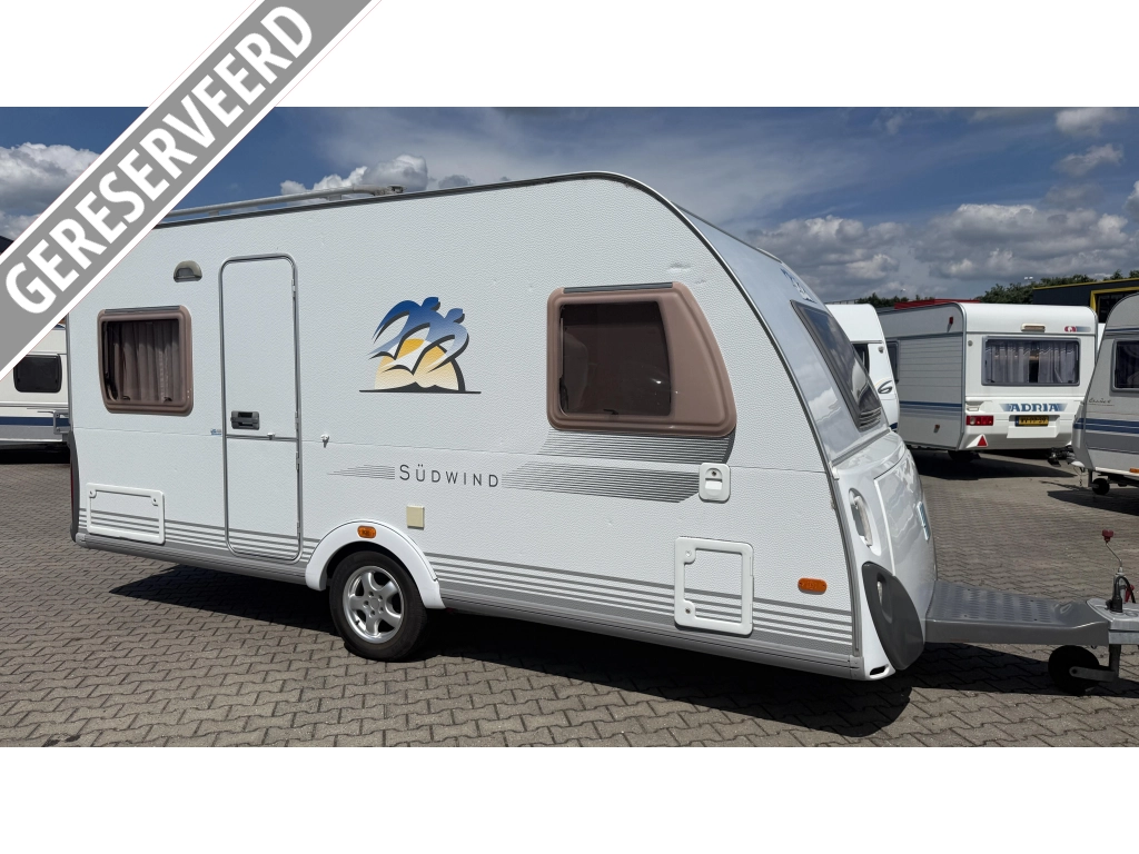 Knaus Sudwind 450 FU frans bed rondzit toilet