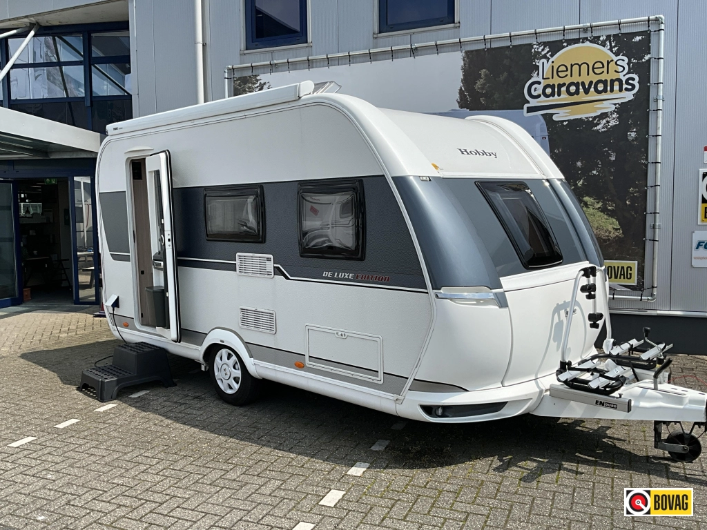 Hobby De Luxe Edition 440 SF MOVER-VOORTENT-LUIFEL