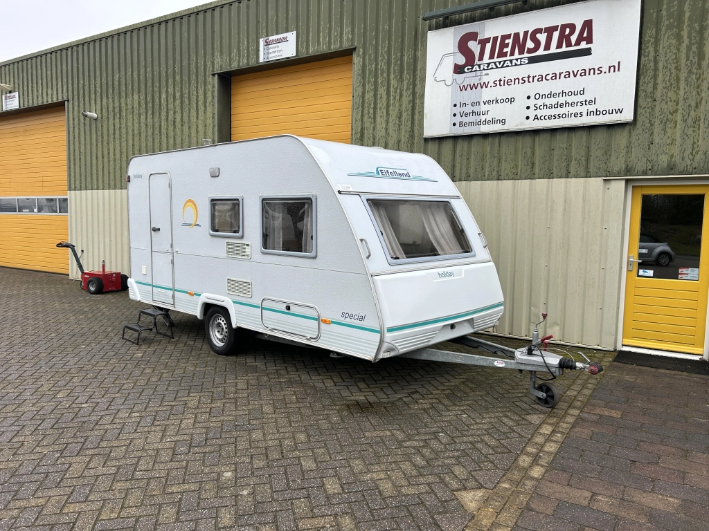 Eifelland Holiday Special 420 QD vast bed zitje tent zgan