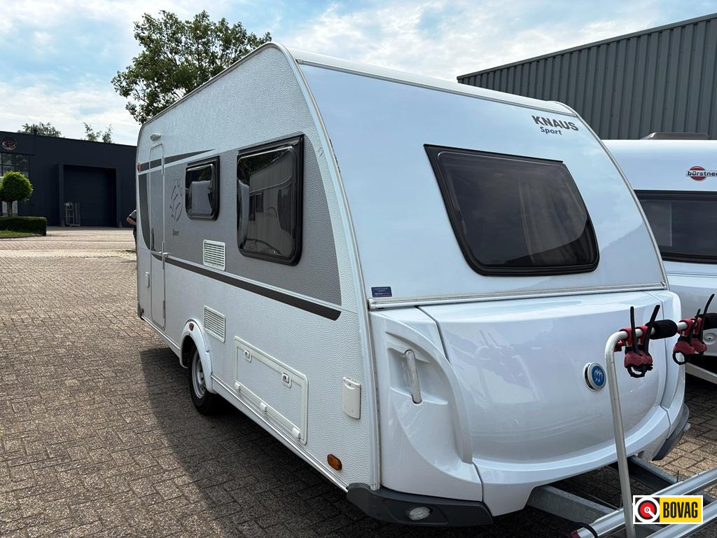 Knaus Sport 420 QD met mover en voortent