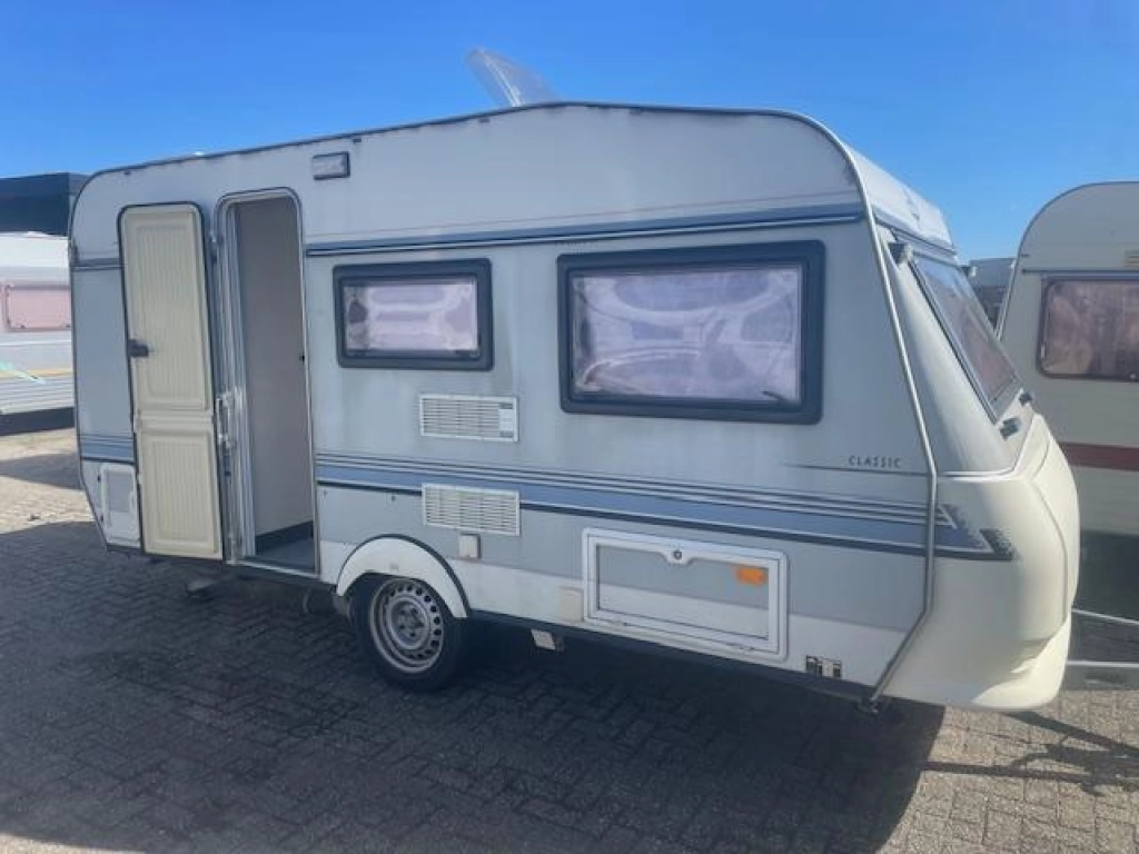 Hobby Classic 420 2xtreinzit voortent