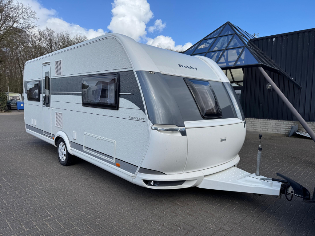 Hobby Excellent 560 CFE  Incl. dakairco, Voortent