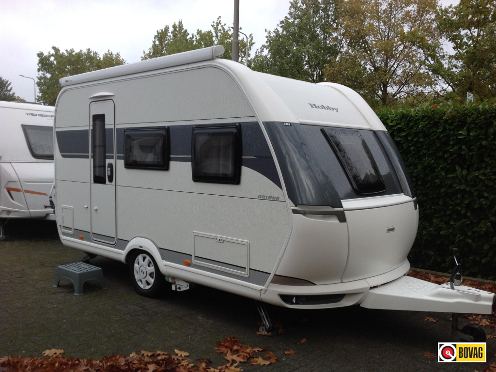 Hobby On Tour 390 SF met Mover & Thule luifel
