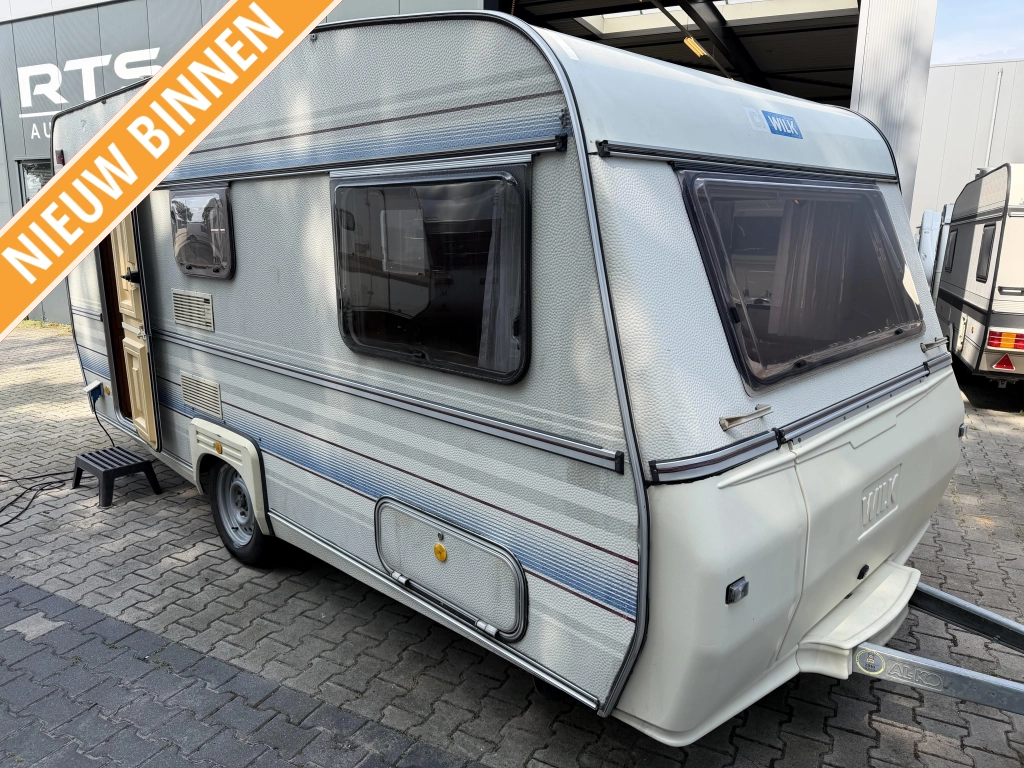 Wilk De Luxe 450 VOORTENT - DWARSBED!