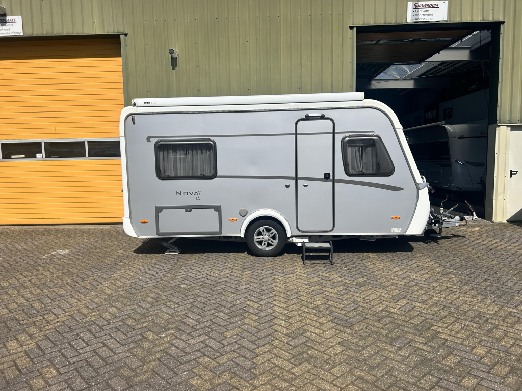 Eriba Nova Light 465 Mover THULE Vast bed +Zit