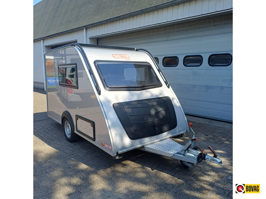 Kip Shelter PLUS de waardLuifel opzettafel