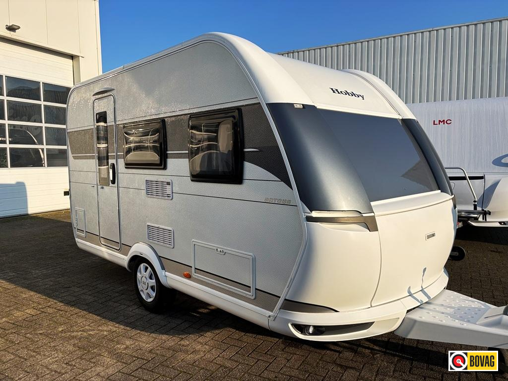 Hobby On Tour 390 met dwarsbed