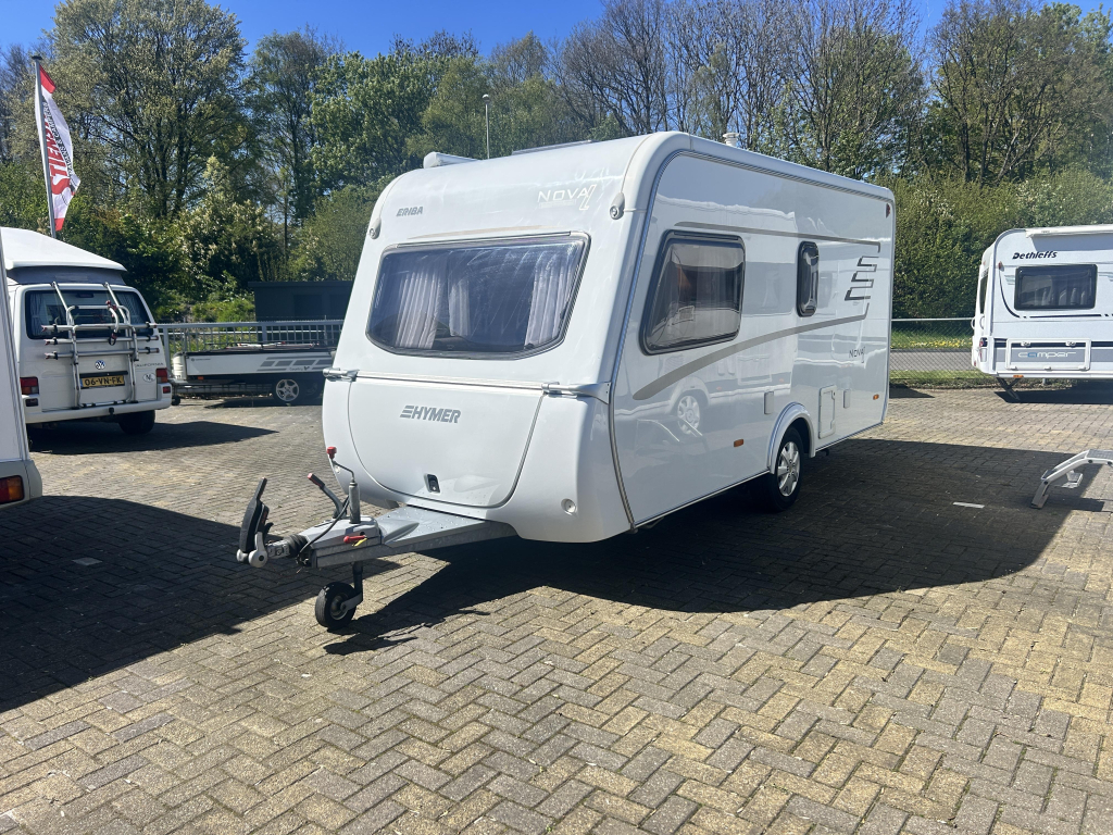 Eriba Nova Light 425 vast bed zitje Thule