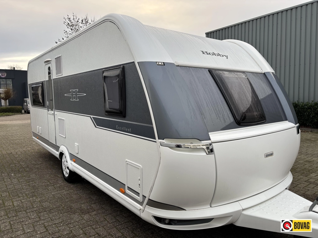 Hobby Excellent 560 CFE met mover en voortent