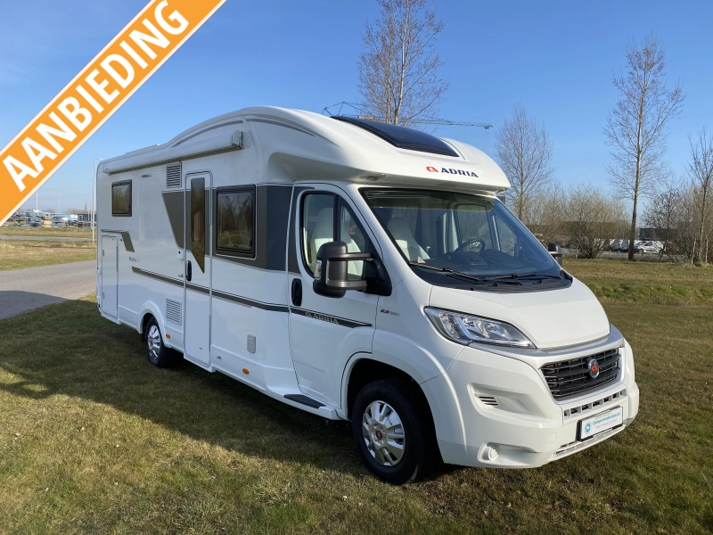 Adria Matrix Plus 670 DL ENKELE BEDDEN+HEFBED