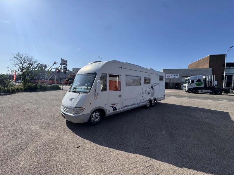 Frankia Luxury Class 8000