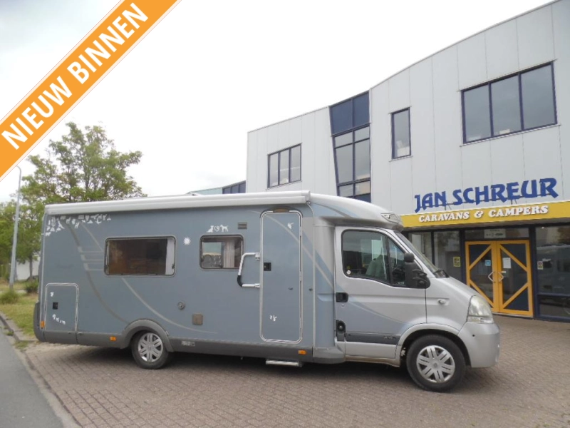 Hymer Tramp 676 TR enkele bedden , stalling
