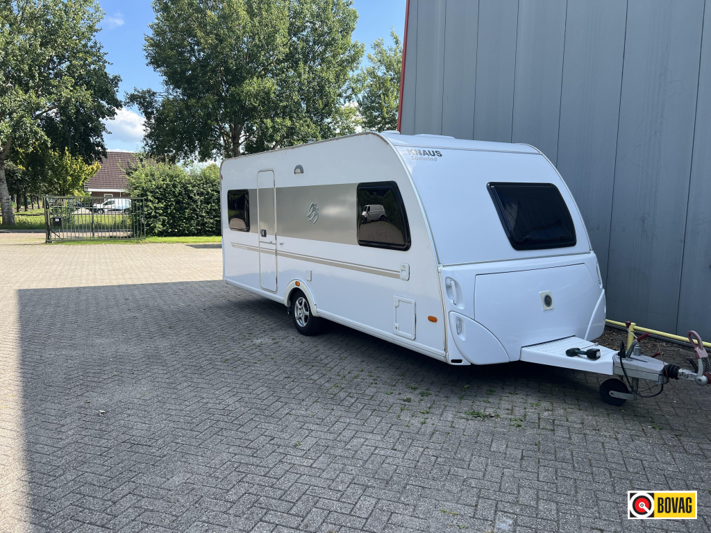 Dethleffs Camper 510 V Dorema voortent, mover