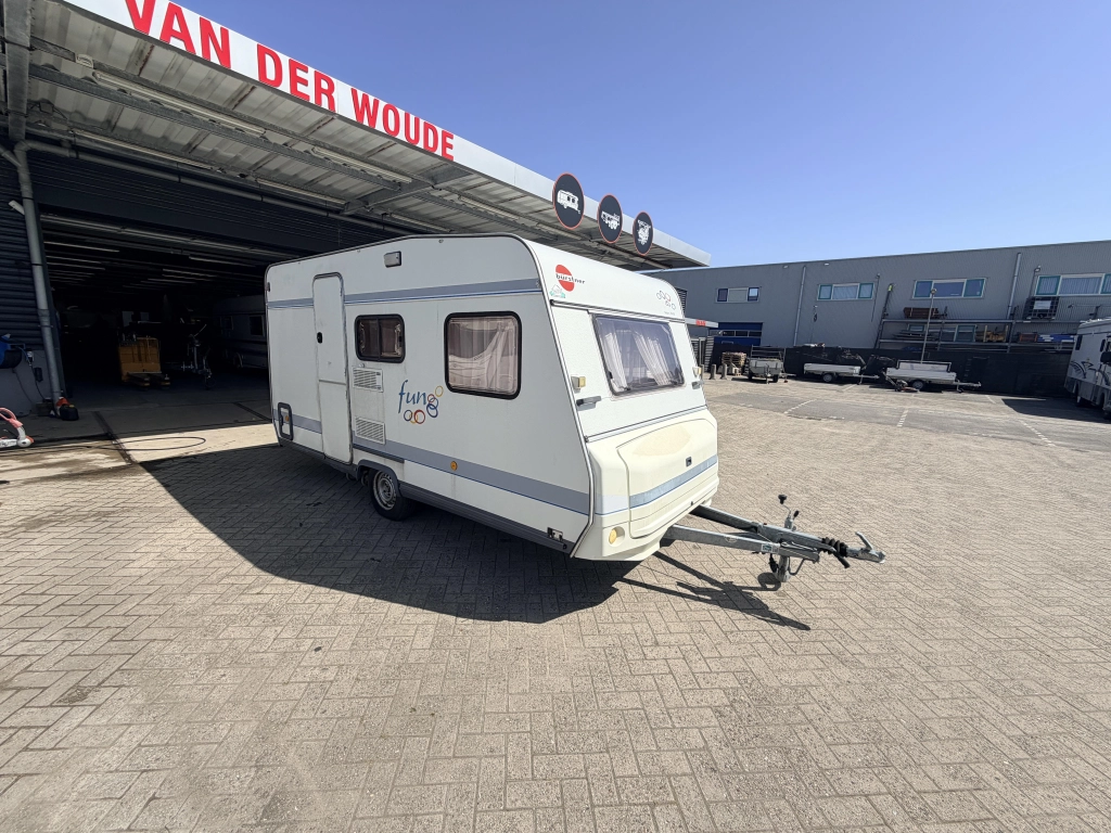 Bürstner Fun 420 Zitje dwarsbed toilet