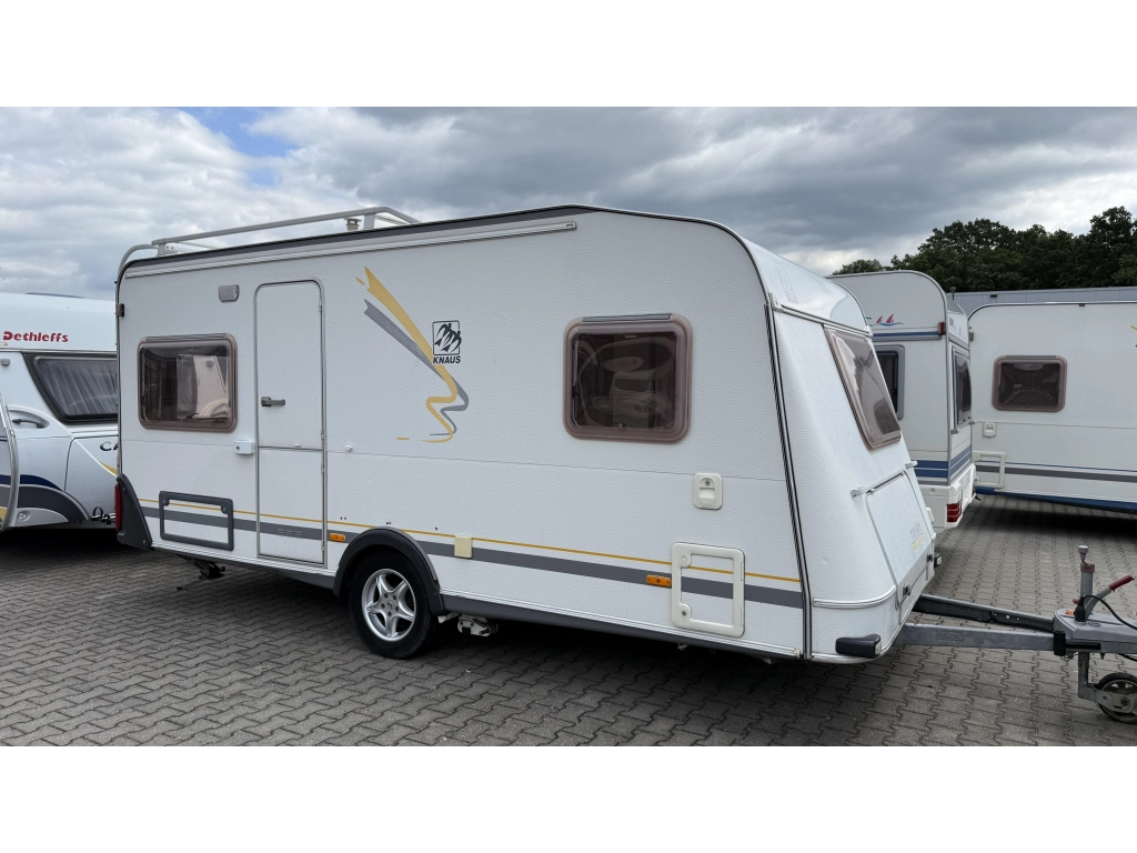 Knaus Sudwind 450 TF frans bed rondzit toilet
