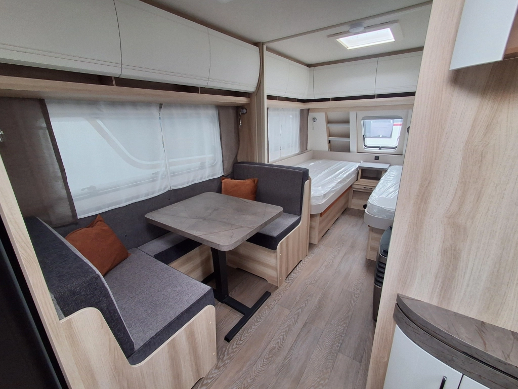 Hobby De Luxe 460 SL MODEL 2027