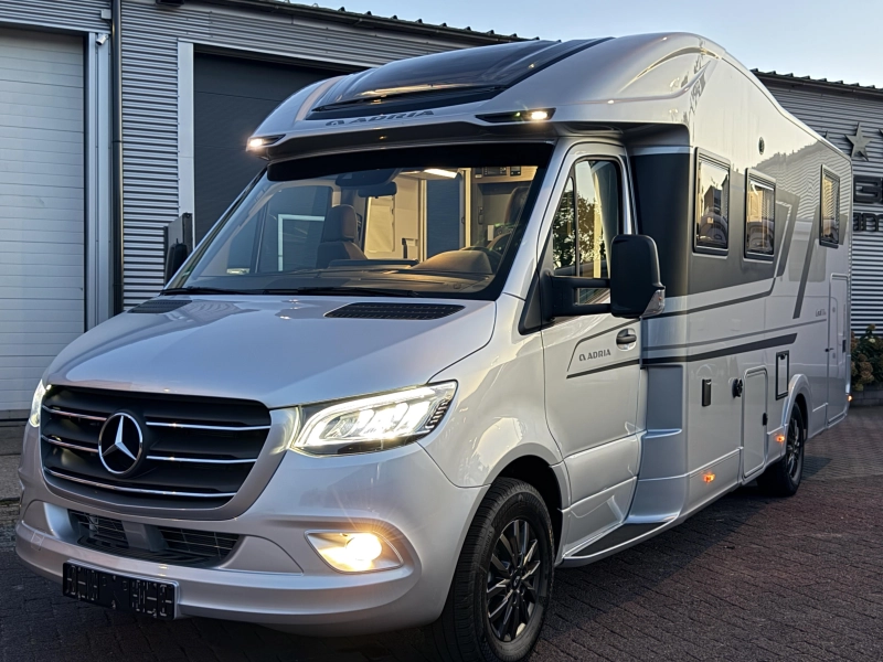Adria Coral MB Supreme 670 DL Mercedes- Lengte bedden