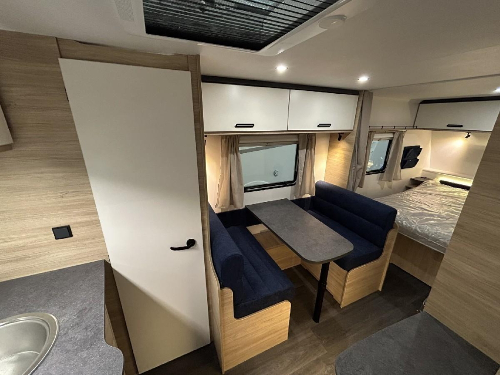Caravelair Alba 460 queensbed