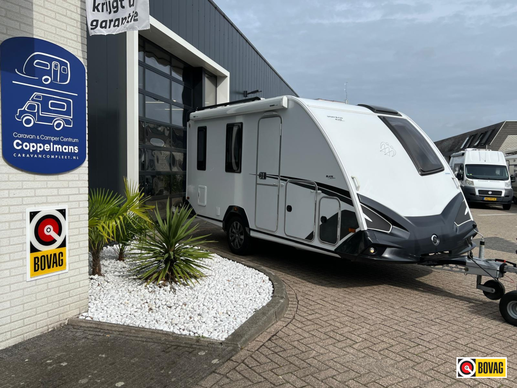Knaus Sport en Fun Black Sel, Mover, Luifel